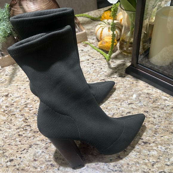 ‼️SALE‼️Steve Madden Sienna Olive Green Pointed Toe Block Wooden Heel Boots 9 - Picture 2 of 10